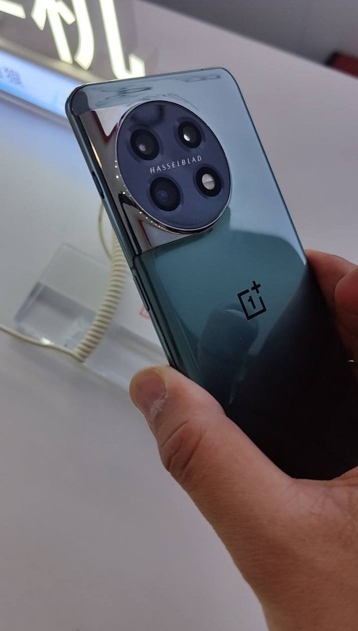 OnePlus 11 hands-on images design