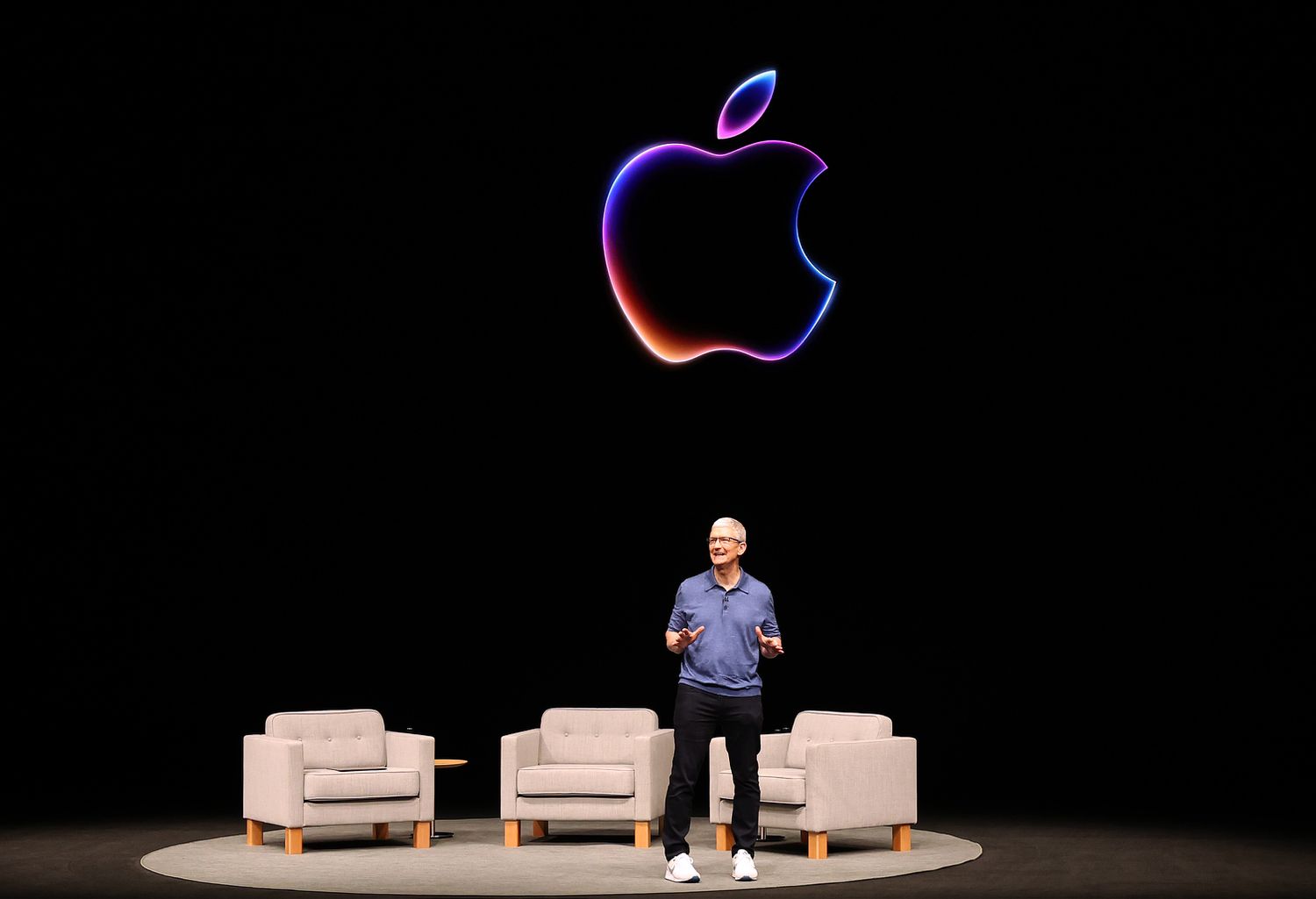 Apple Hires New Leader To Boost Siri And AI RPRNA